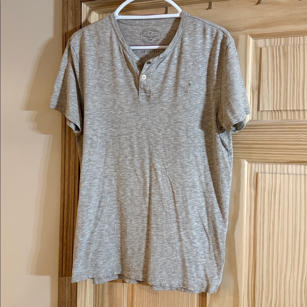 American Eagle Outfitters Tshirt